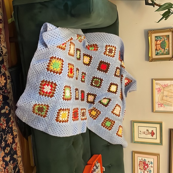 Gorgeous vintage crocheted Afghan throw blanket - Picture 2 of 9